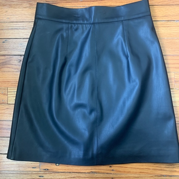 Faux leather skirt - Picture 4 of 4